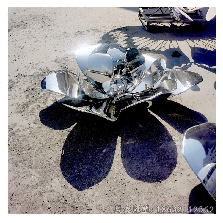 不锈钢镜面荷花园林雕塑