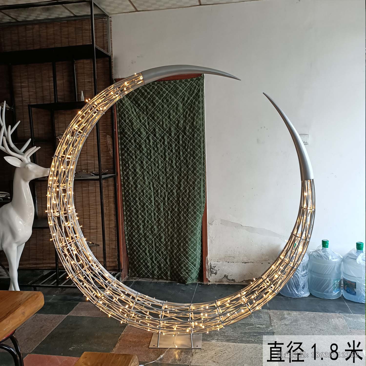 不锈钢镂空月亮小区雕塑