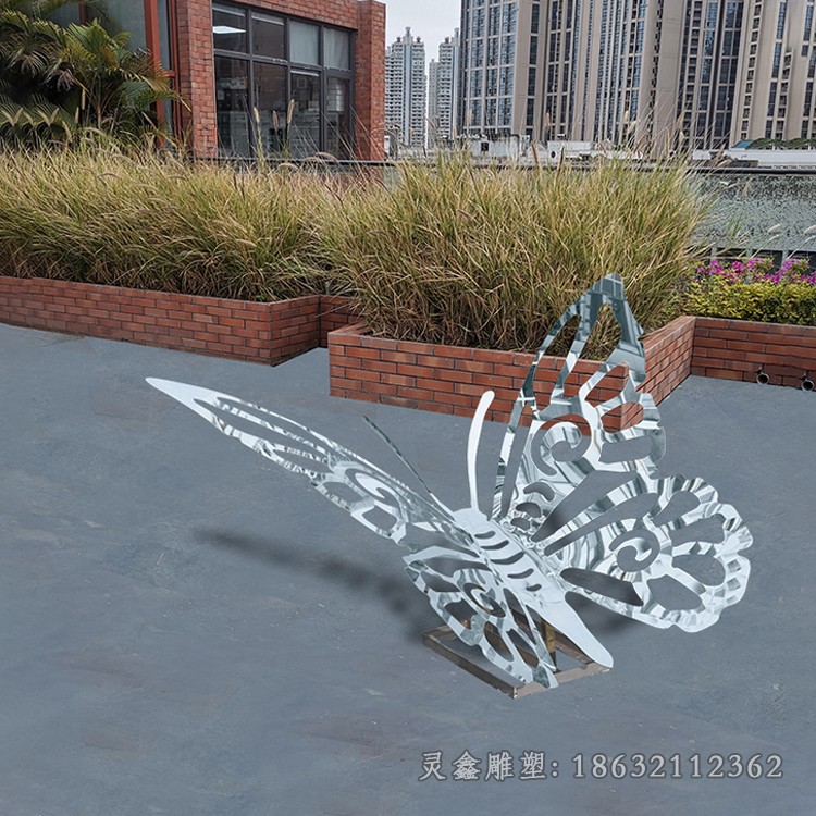 不锈钢镜面蝴蝶街边雕塑