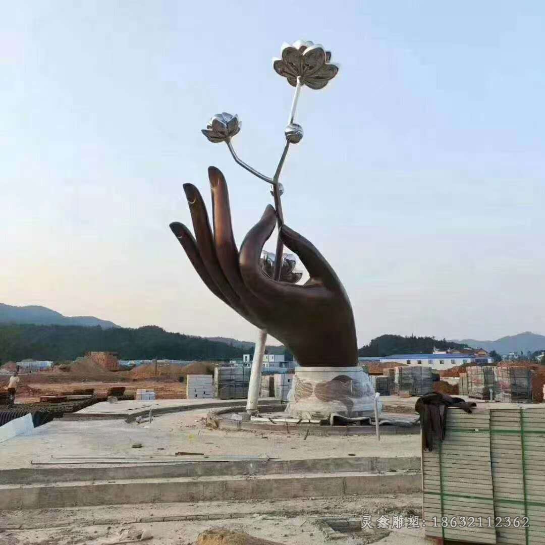 不锈钢手拿花景观雕塑