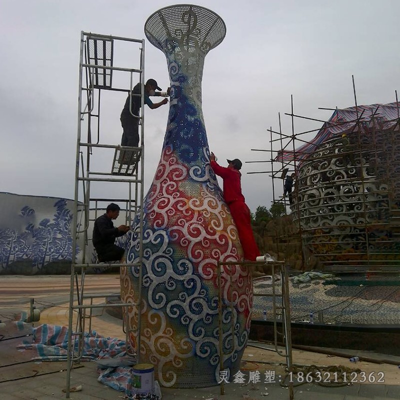 不锈钢彩绘花瓶景观雕塑