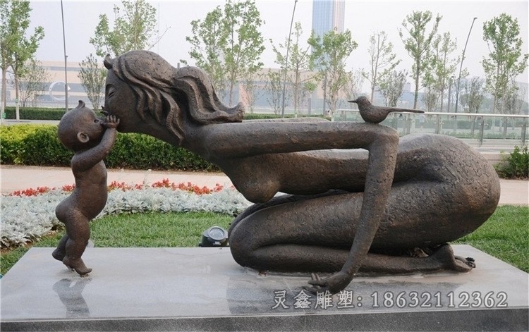 抽象人物母爱标志铜雕