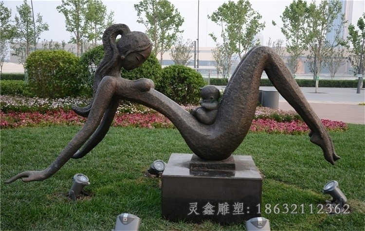 抽象人物母爱标志铜雕