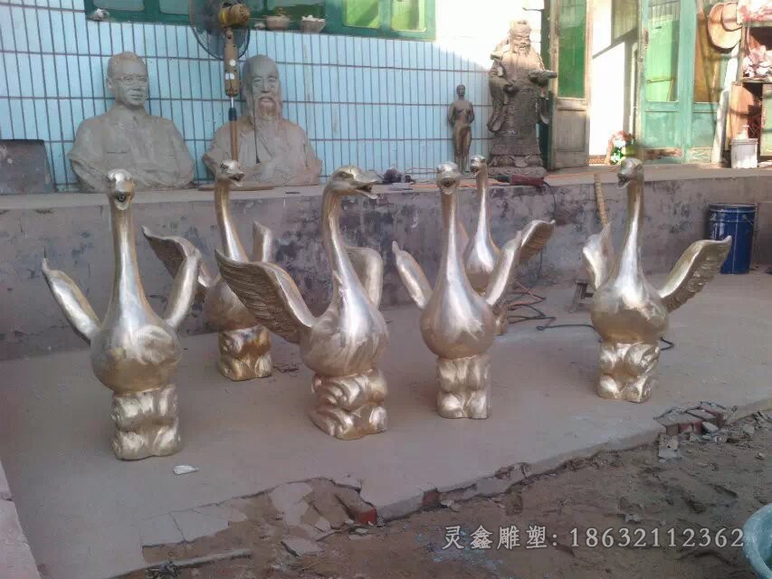 动物天鹅街边景观铜雕