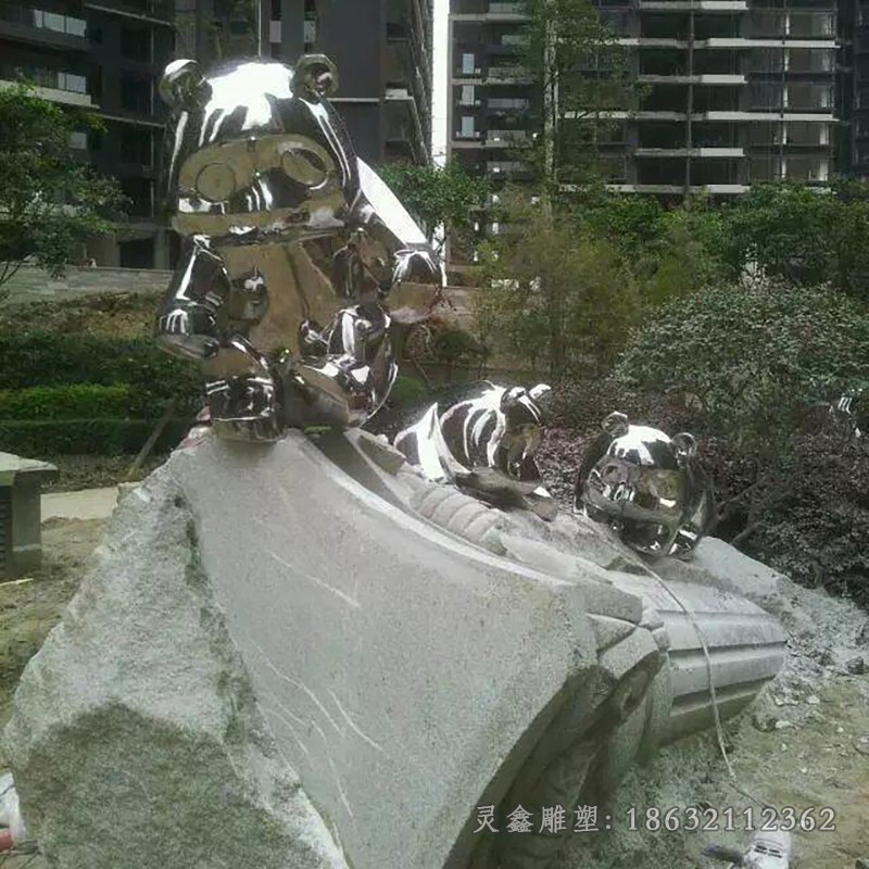 不锈钢镜面熊猫校园雕塑