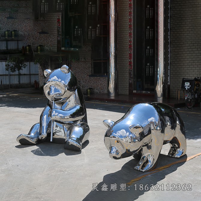 不锈钢镜面熊猫园林雕塑