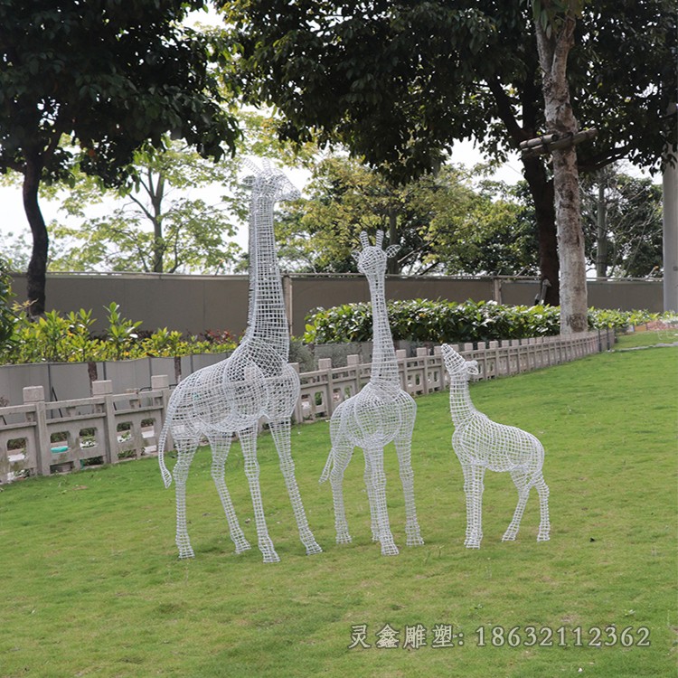 不锈钢镂空长颈鹿庭院雕塑