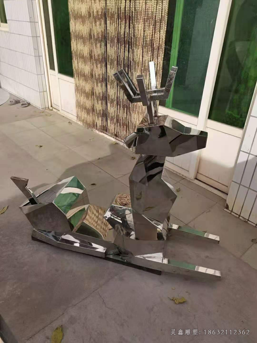 卧姿小鹿动物不锈钢雕塑
