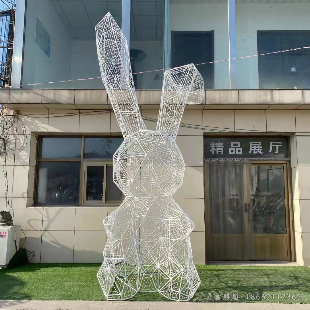 不锈钢镂空兔子动物雕塑