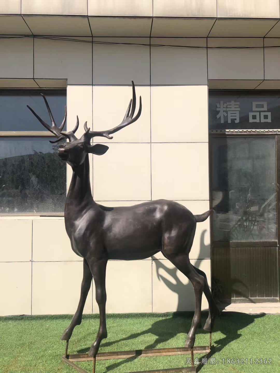 转头叉角鹿别墅铜雕