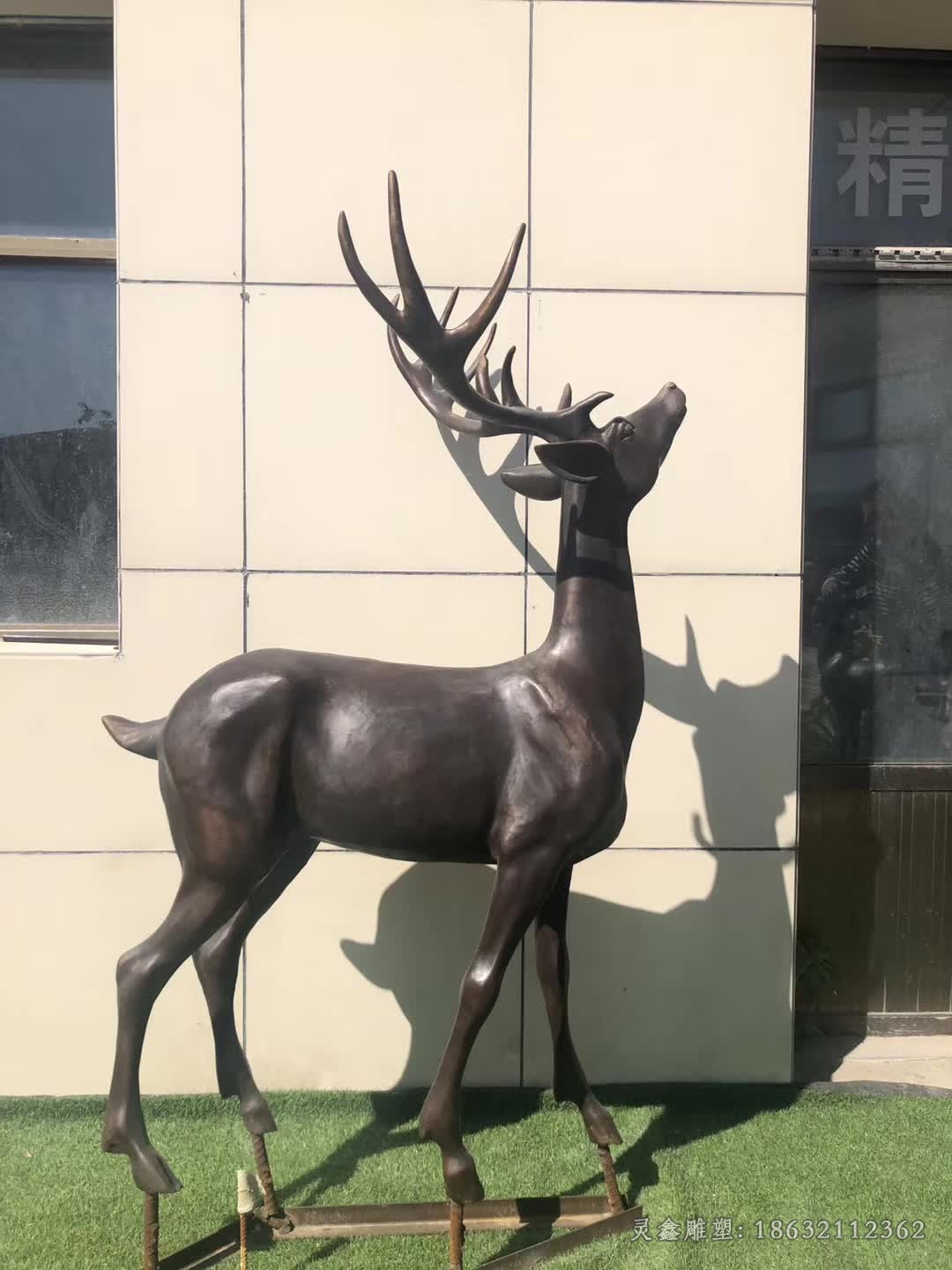 转头叉角鹿别墅铜雕