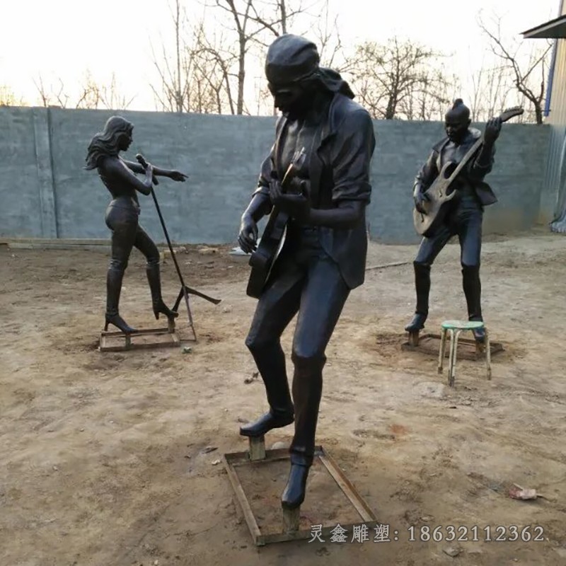 抽象人物演奏音乐景观铜雕