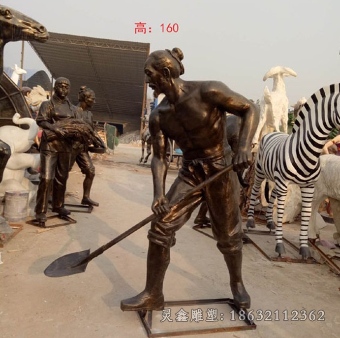 锄地农夫农耕人物铜雕