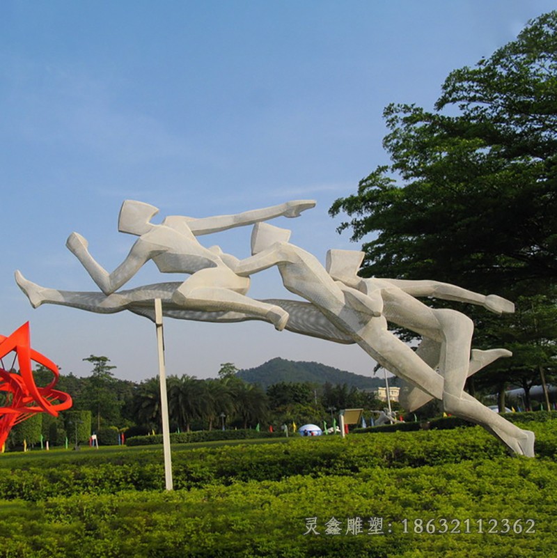 不锈钢跨栏城市人物雕塑