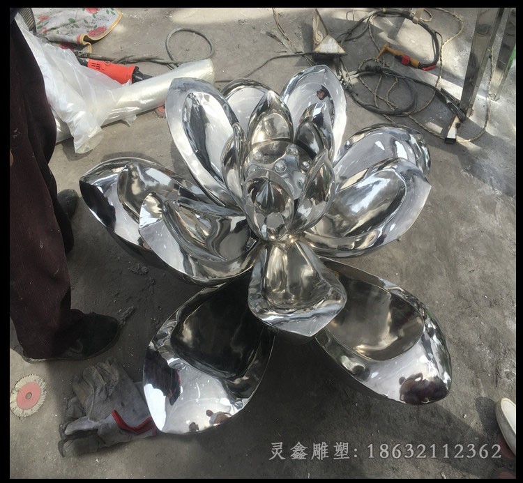 不锈钢镜面莲花校园雕塑