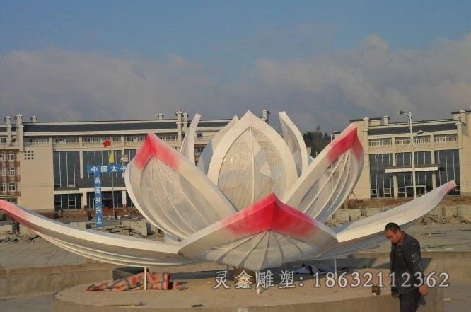 不锈钢彩绘莲花景观雕塑
