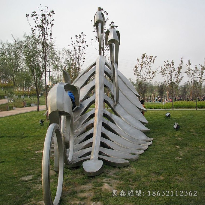 不锈钢镜面自行车小区雕塑