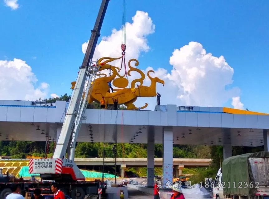 不锈钢金色龙景观雕塑