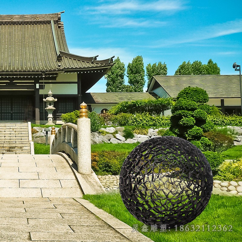不锈钢绿色镂空球城市雕塑