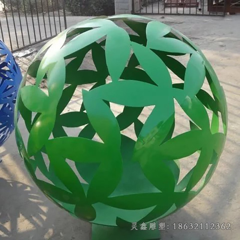 不锈钢绿色镂空球校园雕塑