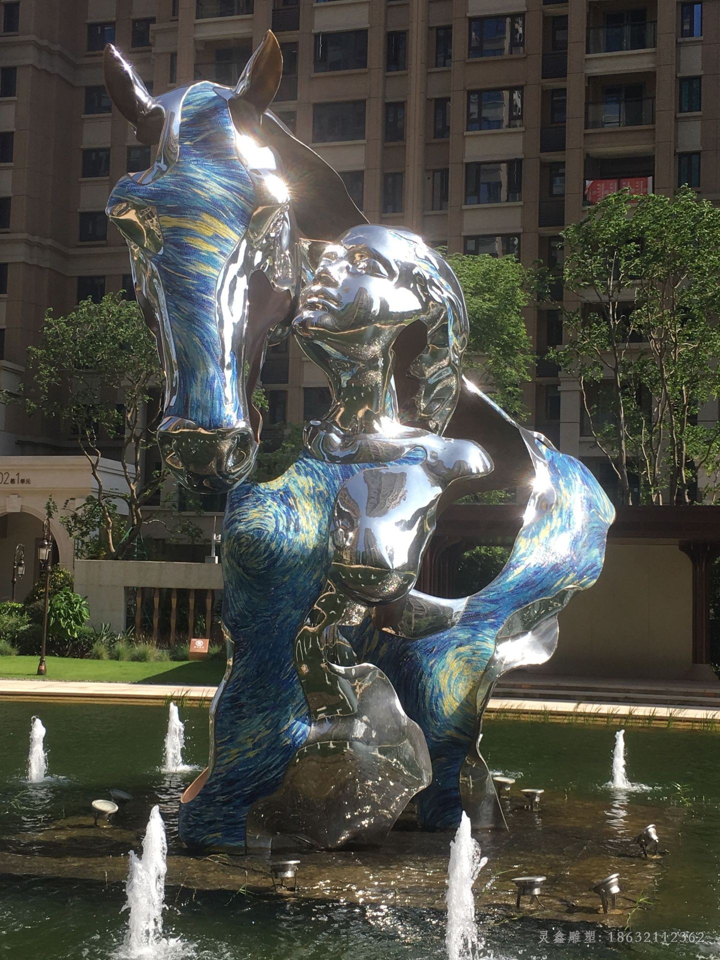 不锈钢抽象半身马动物雕塑