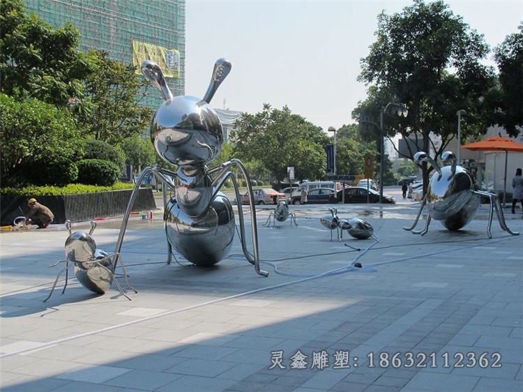 不锈钢镜面蚂蚁景区雕塑