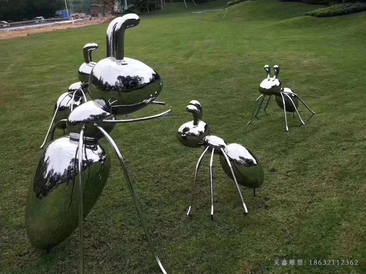不锈钢镜面蚂蚁街边雕塑