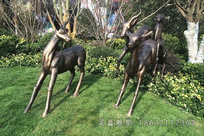 情侣小鹿街边景观铜雕