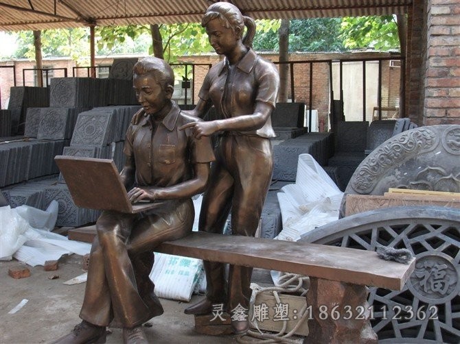 玩电脑人物景观小品铜雕