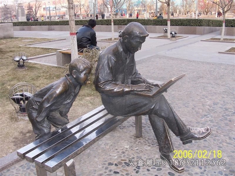 玩电脑人物景观小品铜雕