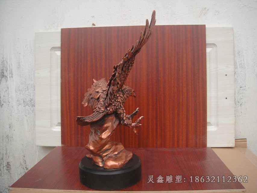 展翅老鹰小区景观铜雕