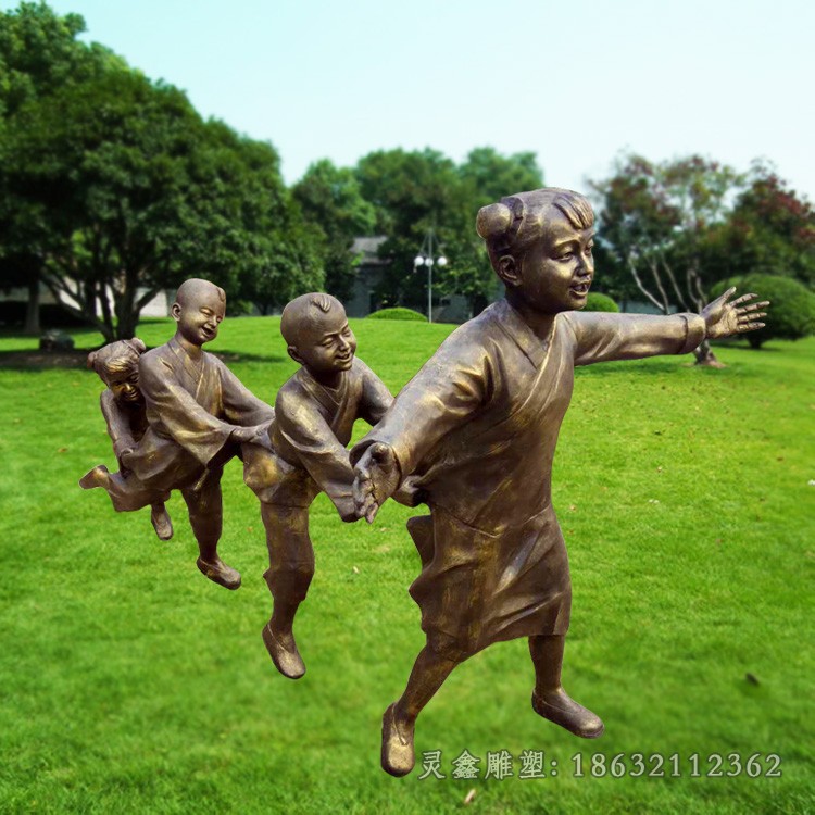 老鹰捉小鸡城市人物铜雕
