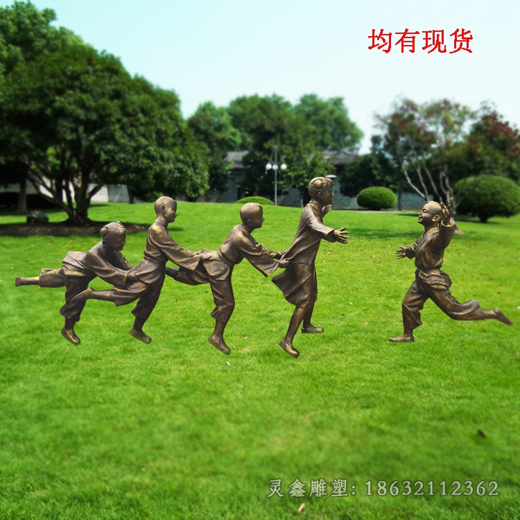 老鹰捉小鸡人物景观铜雕