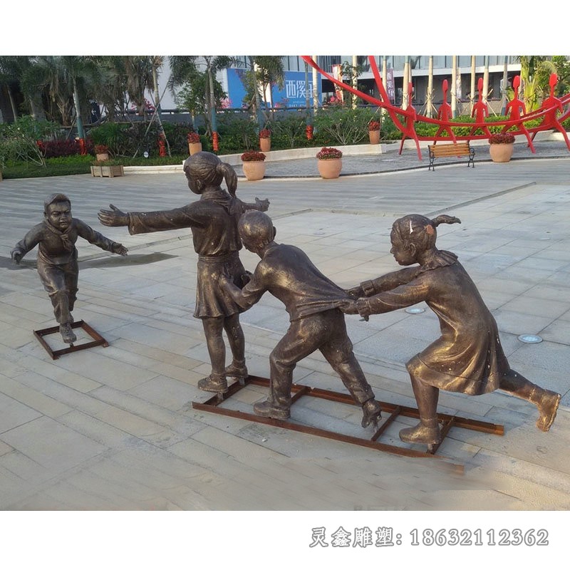 老鹰捉小鸡人物景观铜雕