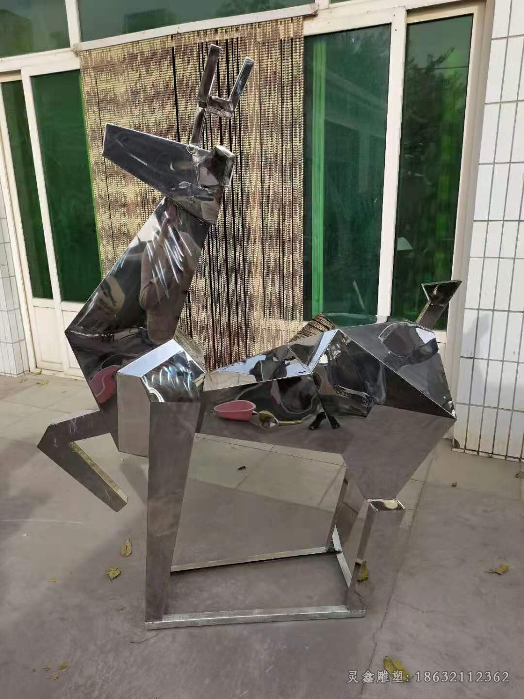 不锈钢几何抬头鹿动物雕塑