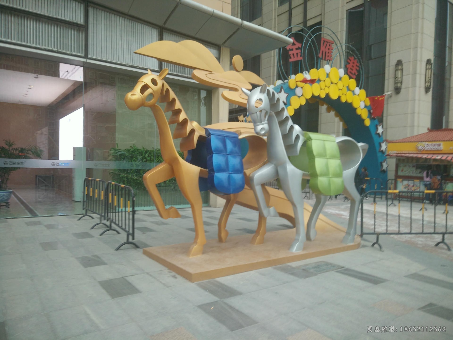 不锈钢抽象马标志雕塑