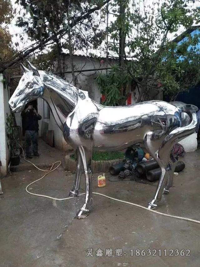 不锈钢抽象马景观雕塑