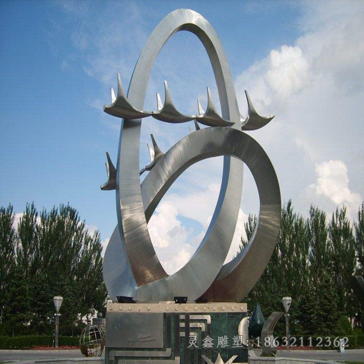 不锈钢镜面异形圆环街边雕塑