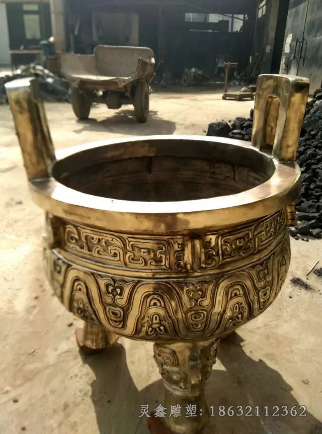 三足圆鼎户外景观铜雕