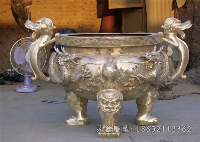 三足圆鼎抽象景观铜雕