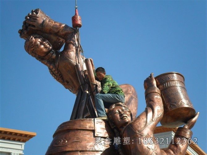 少数民族跳舞抽象铜雕