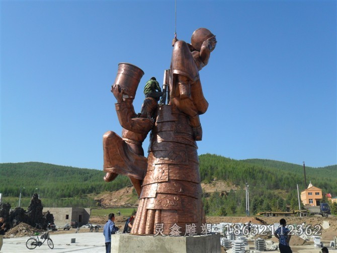 少数民族跳舞景观铜雕
