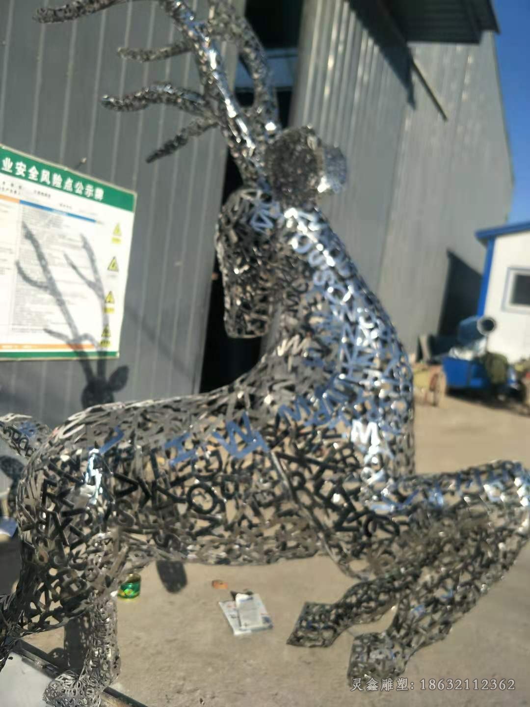 叉角镂空鹿不锈钢景区雕塑