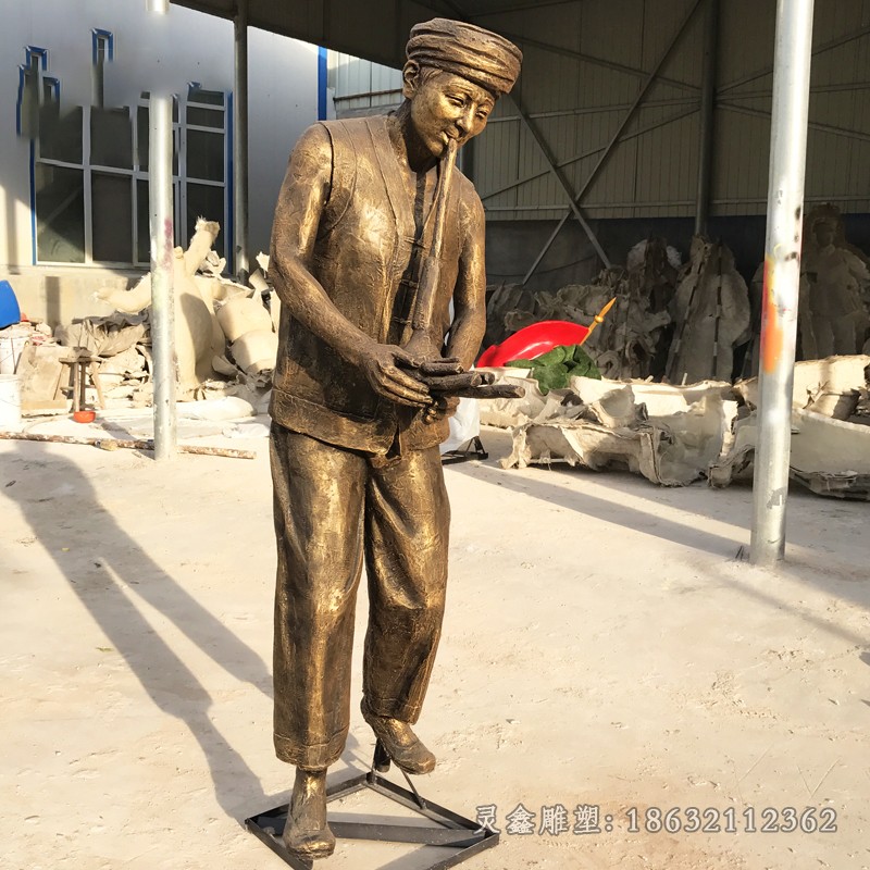 少数民族玩乐器校园铜雕