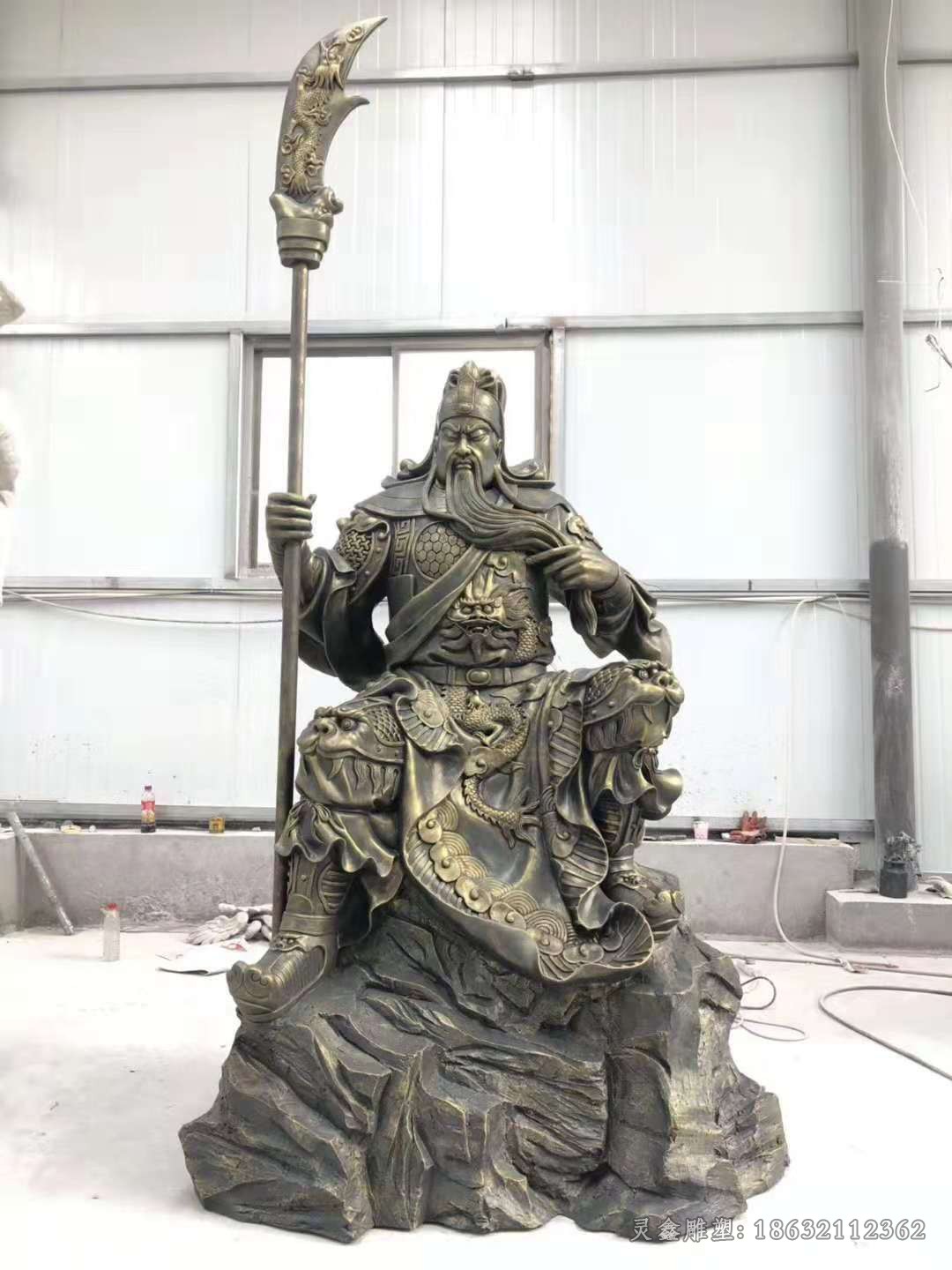 坐姿关公校园景观铜雕