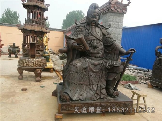 看书关公小区景观铜雕