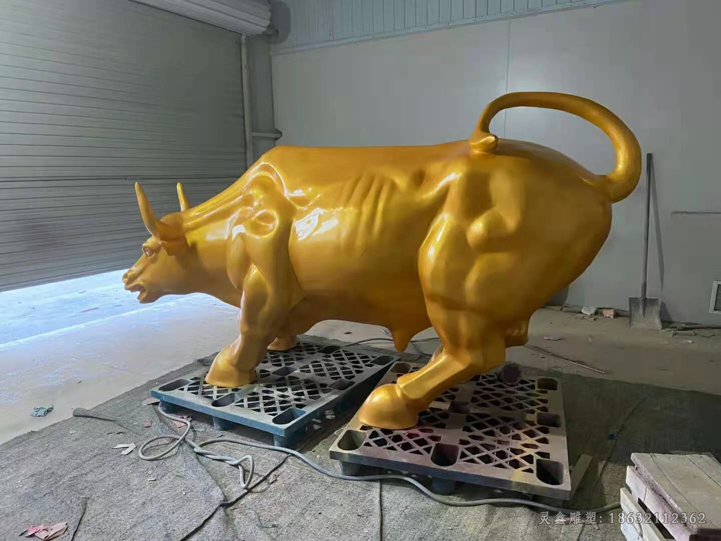 华尔街牛庭院景观铜雕