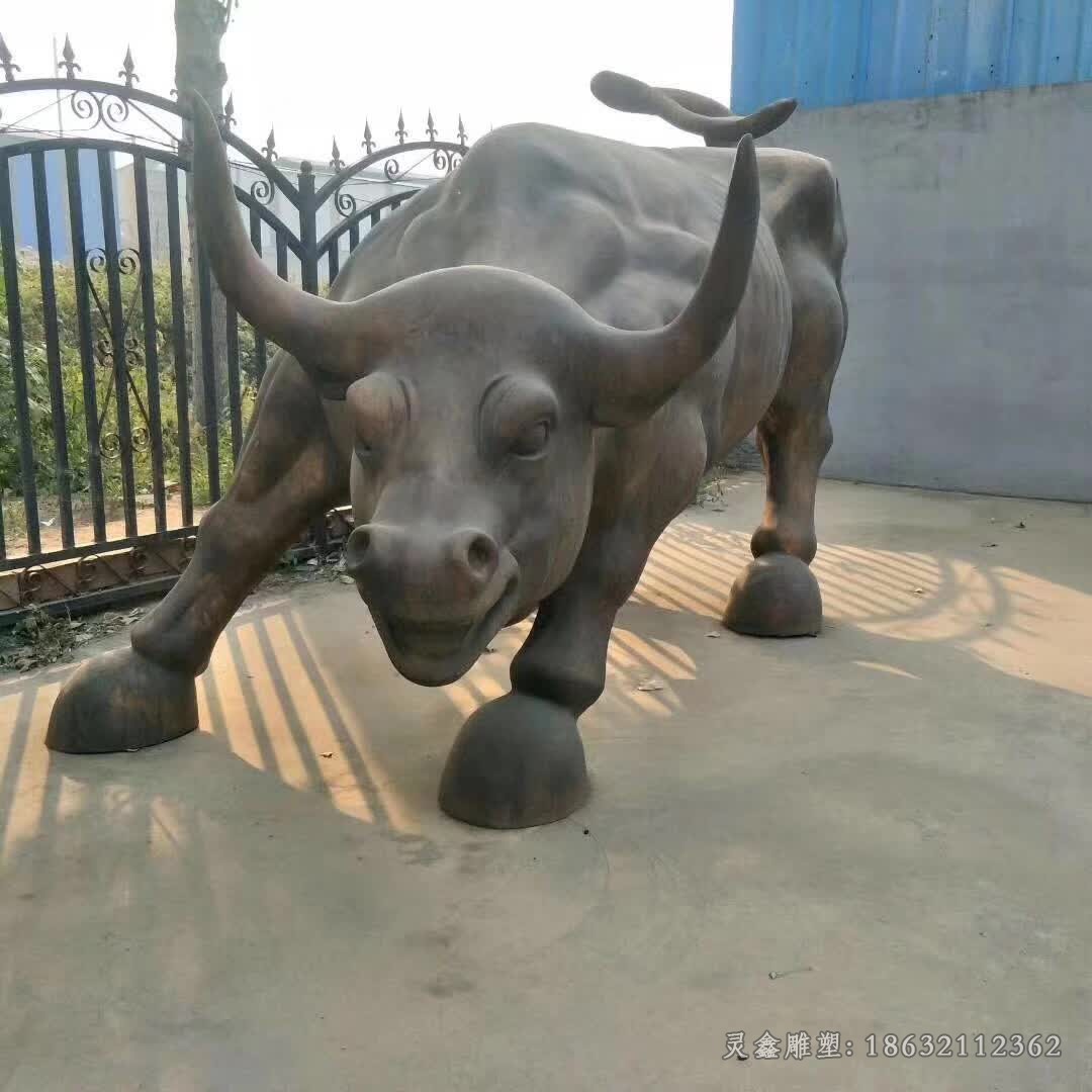 华尔街牛街边动物铜雕