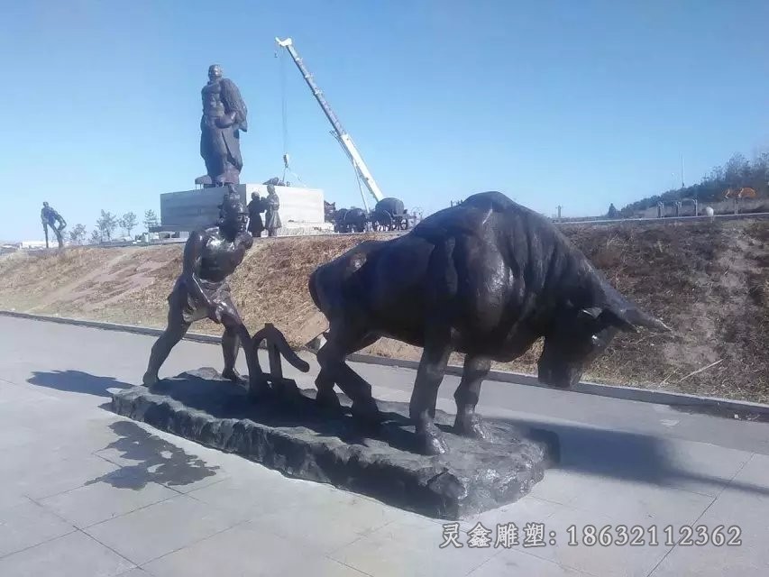 耕地牛小区农耕铜雕