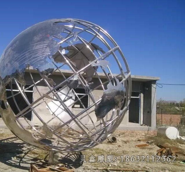 不锈钢镜面地球仪别墅雕塑